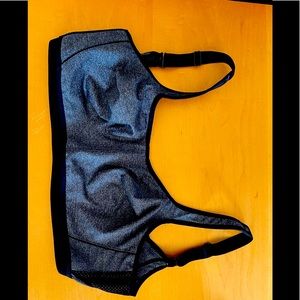 38 DD Wacoal underwire black & gray Sports Bra